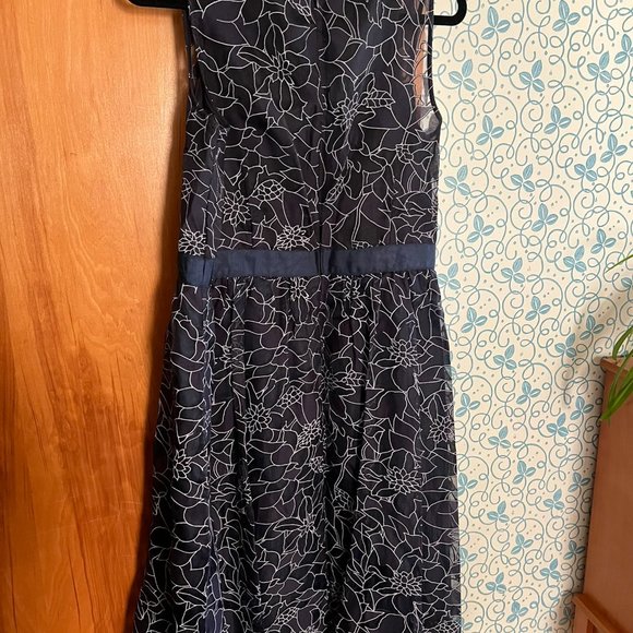 Beautiful Dark Navy Floral Sheer A-Line Dress // MIXT By Heidi Weisel Size 14 - Picture 5 of 6